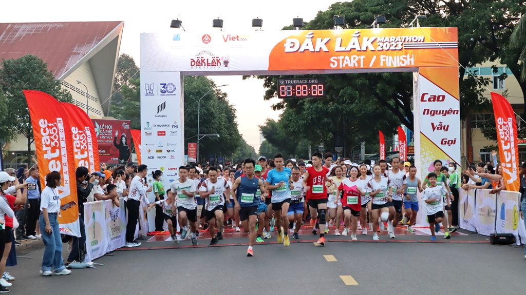 Hơn 2.000 vận động viên tham gia giải Đắk Lắk Marathon 2023