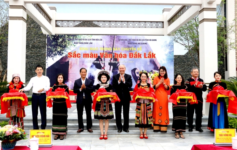 Trưng bày “Sắc màu văn hóa Đắk Lắk” tại Hà Giang