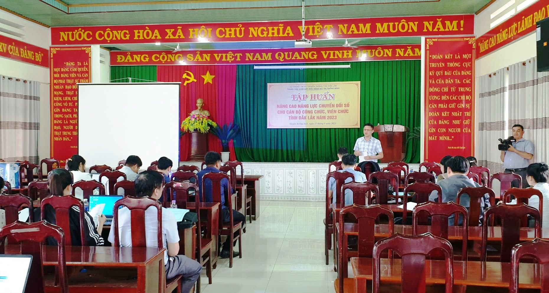 Tập huấn nâng cao năng lực chuyển đổi số cho cán bộ, công chức, viên chức tại huyện Krông Búk
