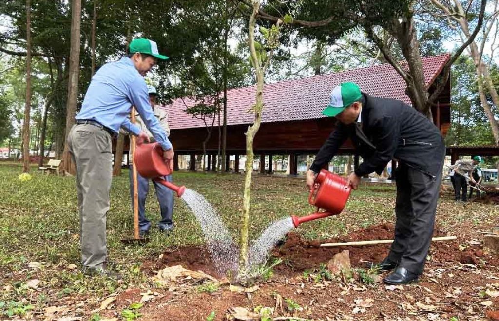 Lễ phát động trồng cây nhân kỷ niệm 64 năm Ngày Lâm nghiệp Việt Nam
