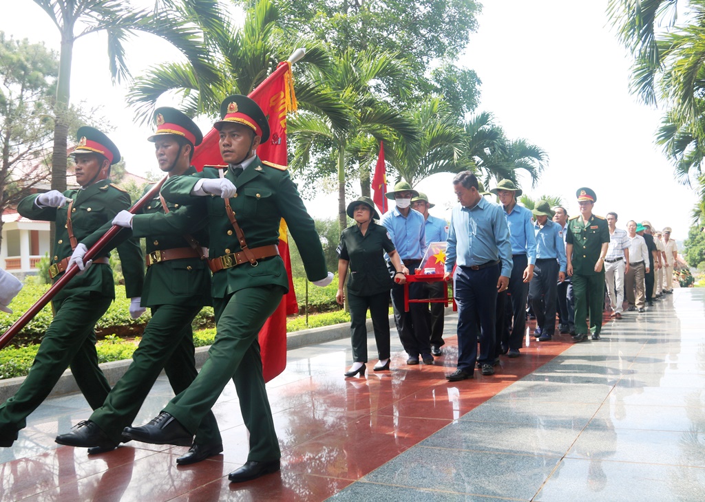 Truy điệu và an táng 22 hài cốt liệt sỹ quân tình nguyện và chuyên gia Việt Nam hy sinh tại Campuchia