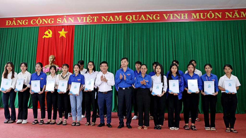 Trung ương Hội Sinh viên Việt Nam trao tặng 20 suất học bổng cho hội viên, sinh viên tiêu biểu