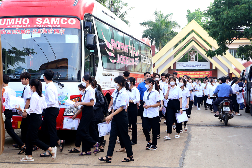 Chương trình "Chuyến xe tình nguyện", hỗ trợ đưa đón thí sinh tham dự Kỳ thi tốt nghiệp THPT