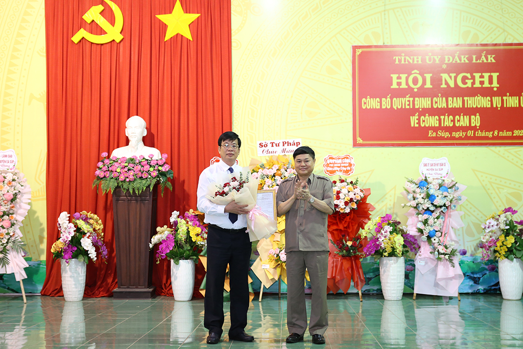 Đồng chí Bùi Hồng Quý giữ chức vụ Bí thư Huyện ủy Ea Súp