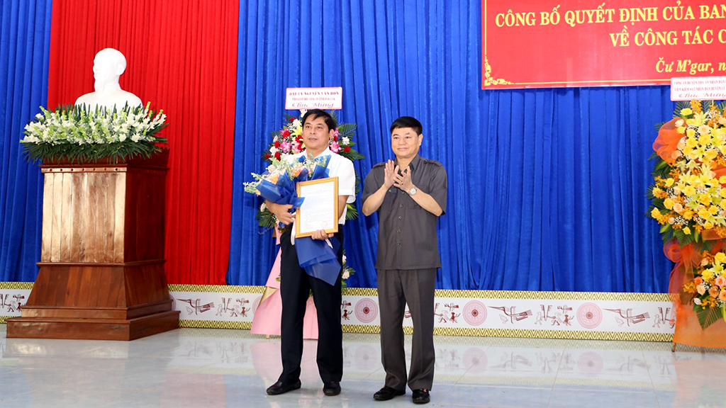 Điều động, bổ nhiệm đồng chí Trần Đình Nhuận giữ chức vụ Bí thư Huyện ủy Cư M’gar