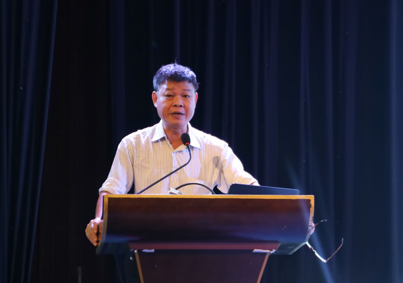 PGS. TS. Trần Văn Ơn - Chủ tịch Công ty Phát triển Dược Khoa chia sẻ tại hội nghị