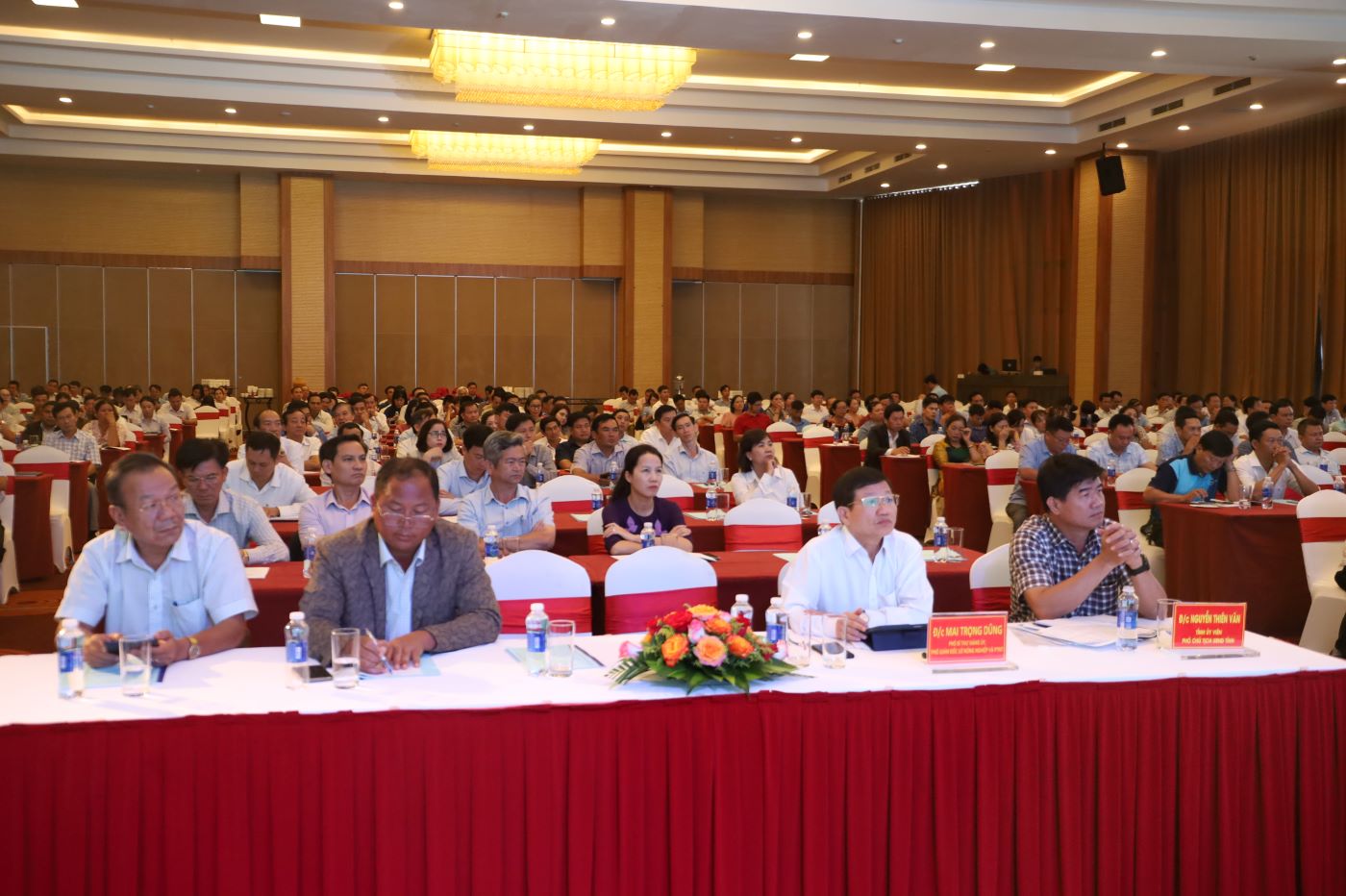 Các đại biểu tham dự hội nghị.