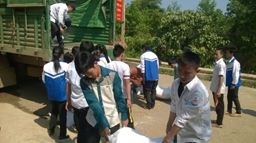 Hỗ trợ gạo cho học sinh năm học 2016-2017