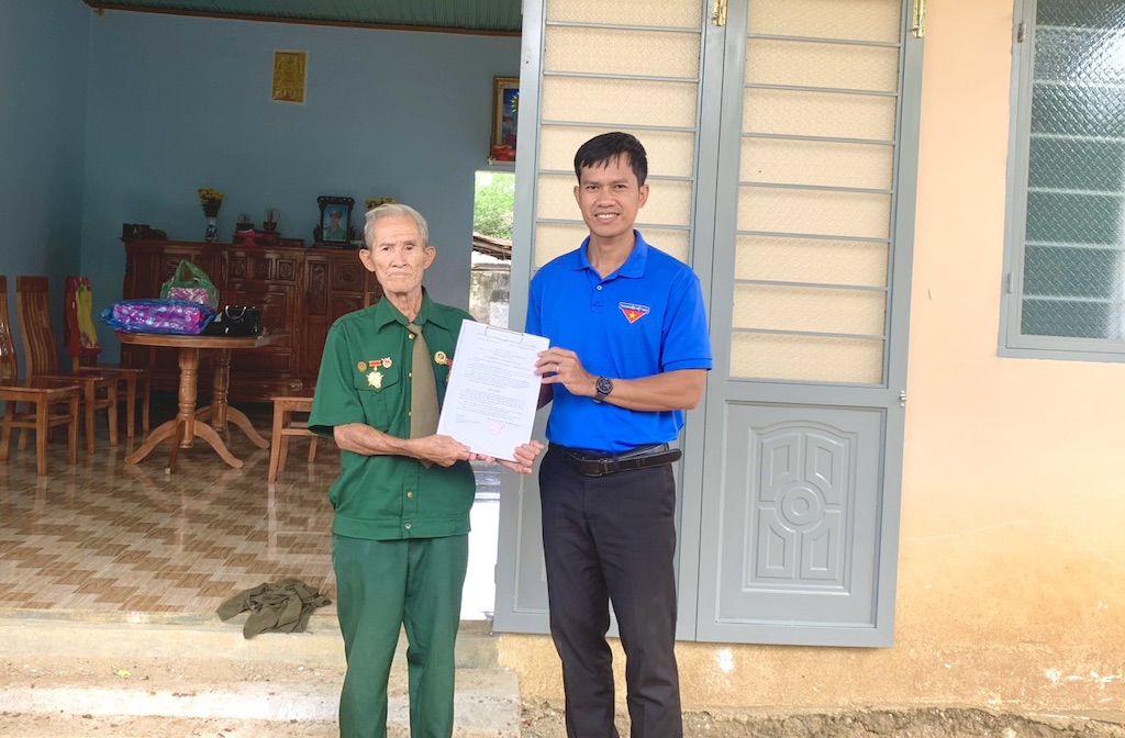 Bàn giao nhà tình nghĩa cho cựu TNXP tại huyện Ea Kar và huyện Krông Bông