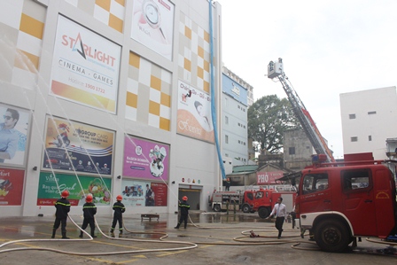 Diễn tập phương án chữa cháy, cứu nạn cứu hộ tại Vincom Plaza Buôn Ma Thuột