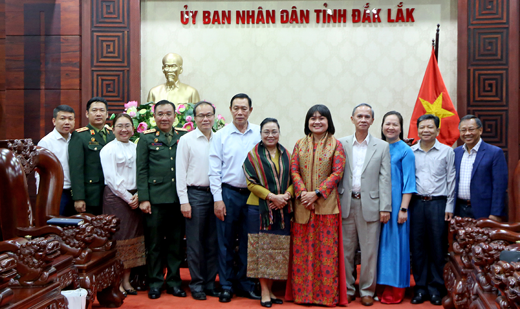 UBND tỉnh làm việc với Đoàn công tác của Đại sứ quán Lào tại Việt Nam và Tổng Lãnh sự quán Lào tại thành phố Đà Nẵng