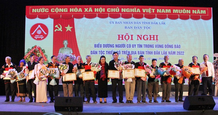 Tham mưu triển khai thực hiện Quyết định của Ủy ban Dân tộc