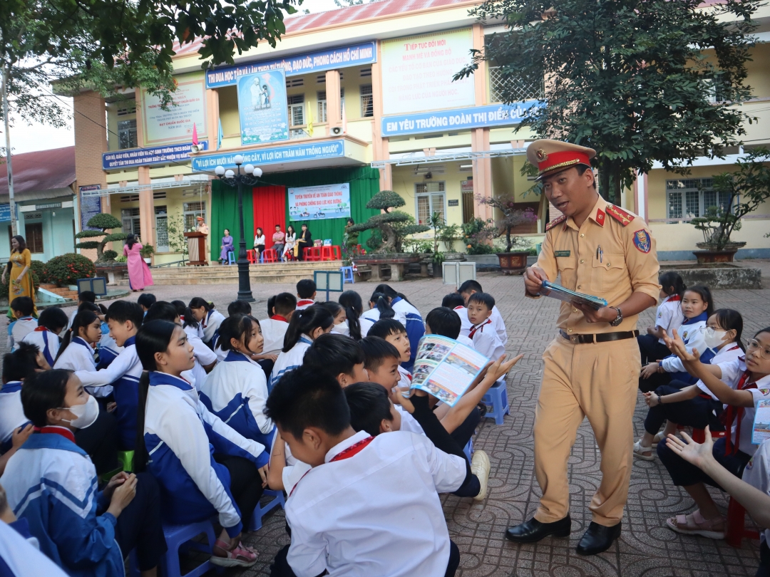 Tăng cường công tác bảo đảm trật tự, an toàn  giao thông cho lứa tuổi học sinh trong tình hình mới