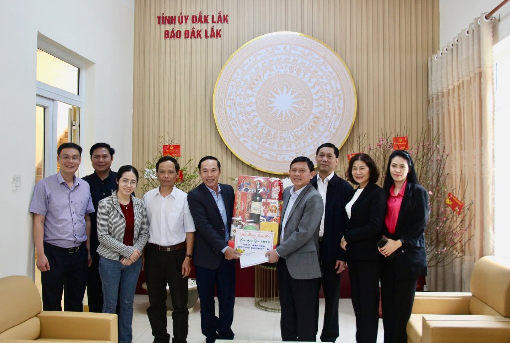 Phó Chủ tịch Thường trực UBND tỉnh Nguyễn Tuấn Hà thăm, chúc Tết các cơ quan, đơn vị và gia đình thương binh
