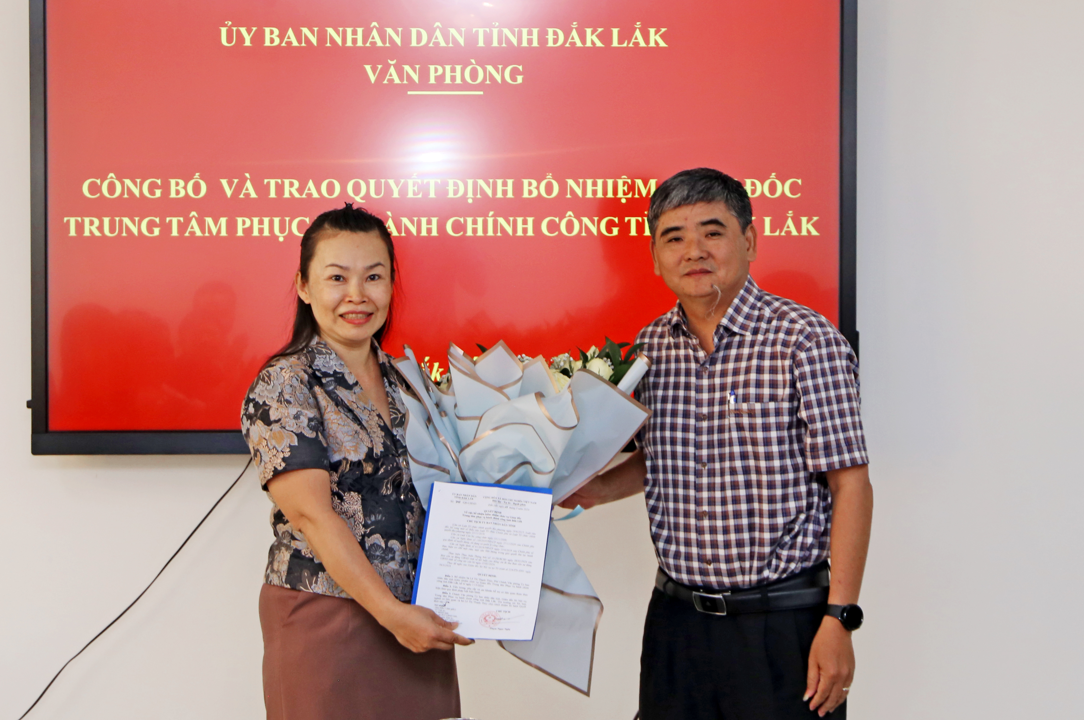Công bố và trao Quyết định bổ nhiệm Giám đốc Trung tâm Phục vụ hành chính công tỉnh Đắk Lắk