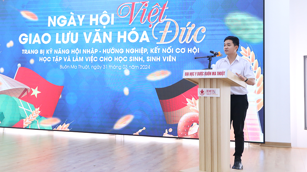 Hơn 300 học sinh, sinh viên tham gia chương trình giao lưu văn hóa Việt – Đức