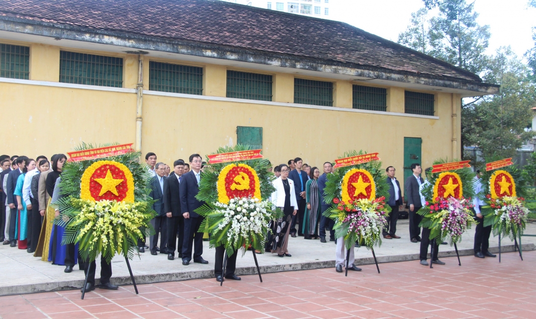 Tổ chức Lễ dâng hương, dâng hoa tại Di tích quốc gia đặc biệt Nhà đày Buôn Ma Thuột