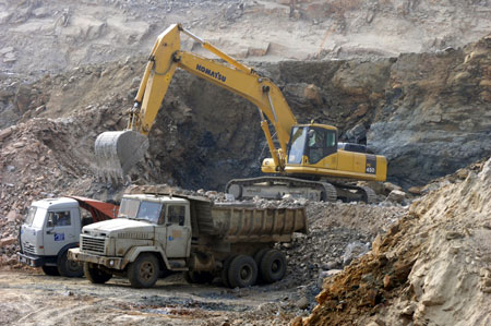 Cho Công ty cổ phần 484 thuê 66.630,7m 2 đất tại xã Ea Păl, huyện Ea Kar để khai thác khoáng sản làm vật liệu xây dựng thông thường cung cấp cho Dự án thành phần 2 thuộc Dự án Đầu tư xây dựng đường bộ cao tốc Khánh Hòa - Buôn Ma Thuột giai đoạn 1