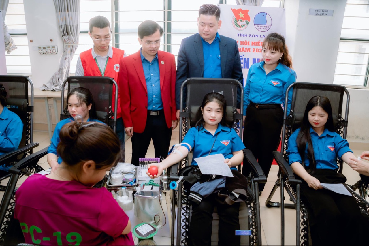 Phê duyệt kế hoạch lựa chọn nhà thầu dự toán mua sắm: Quà tặng cho người tham gia hiến máu tình nguyện năm 2024-2025 của Bệnh viện Đa khoa vùng Tây Nguyên