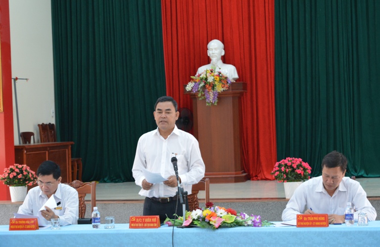 Đoàn công tác của Thường trực Tỉnh ủy làm việc với Huyện ủy Krông Năng.