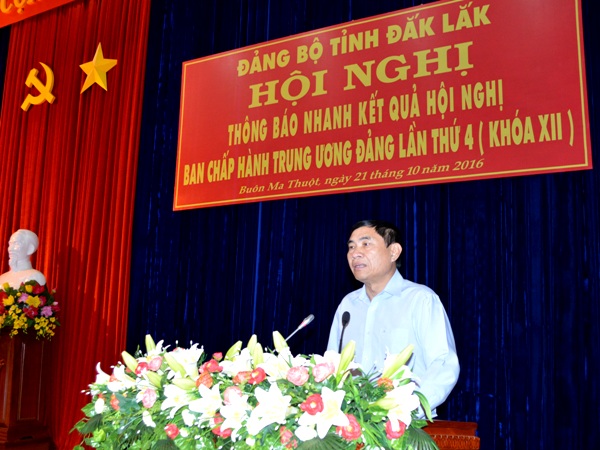 Conference on announcement of the 12th Party Central Committee’s 4th plenary meeting