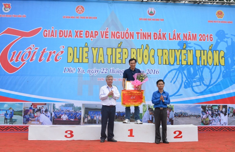 119 VĐV dự tranh Giải đua xe đạp “Về nguồn” tỉnh Đắk Lắk năm 2016.