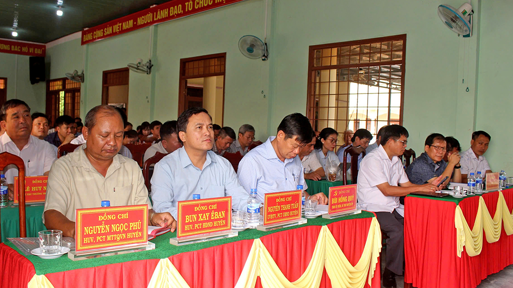 Đoàn Đại biểu Quốc hội tỉnh tiếp xúc cử tri tại huyện Ea Súp