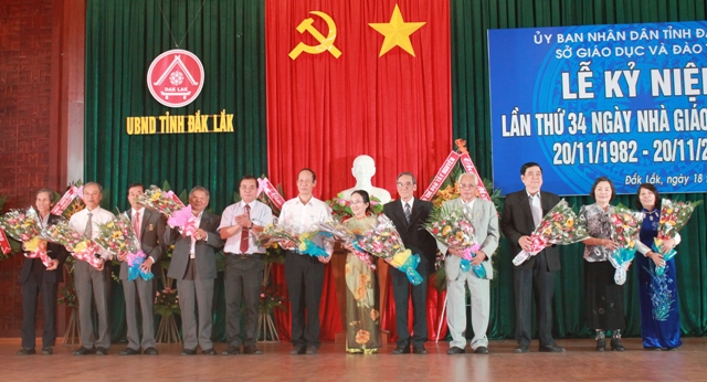 Đắk Lắk kỷ niệm 34 năm ngày Nhà giáo Việt Nam