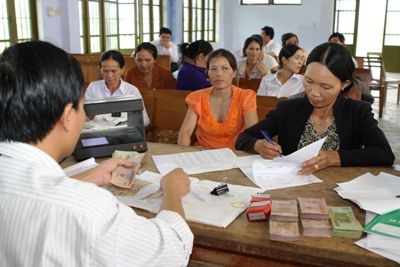 Giãn thời gian giải ngân cho vay vốn hộ nghèo về nhà ở năm 2016.