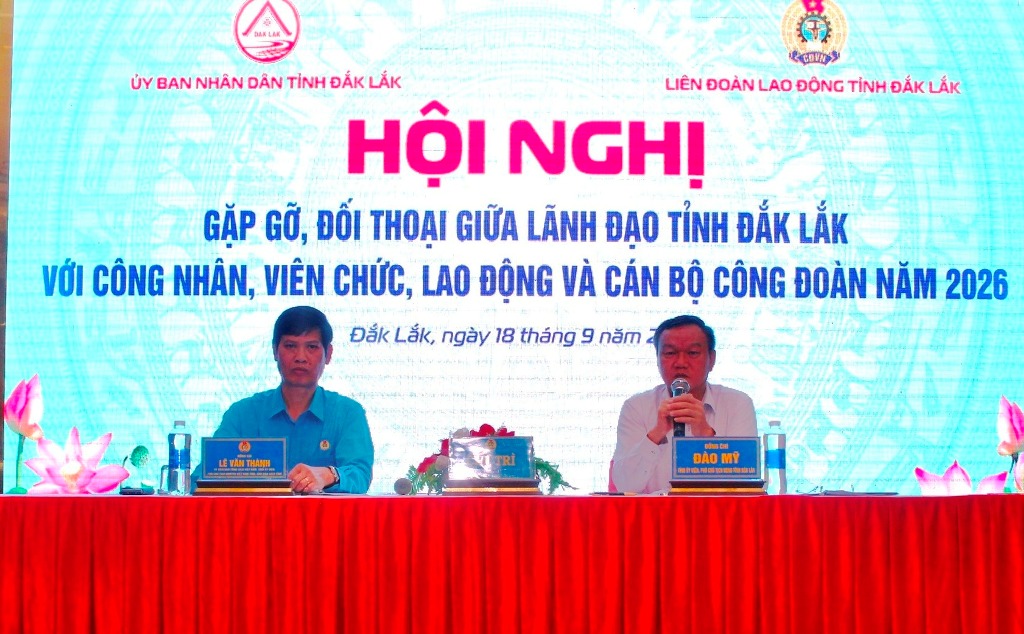Lãnh đạo tỉnh gặp gỡ, đối thoại với công nhân, viên chức, người lao động