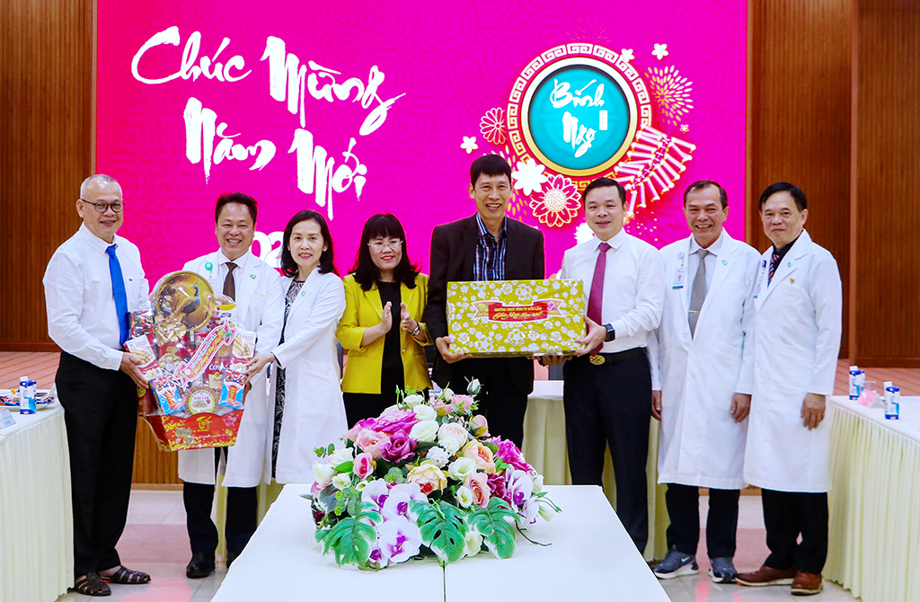 Ủy viên dự khuyết Trung ương Đảng, Phó Bí thư Tỉnh ủy Đỗ Hữu Huy thăm, chúc tết Bệnh viện Đa khoa Thiện Hạnh