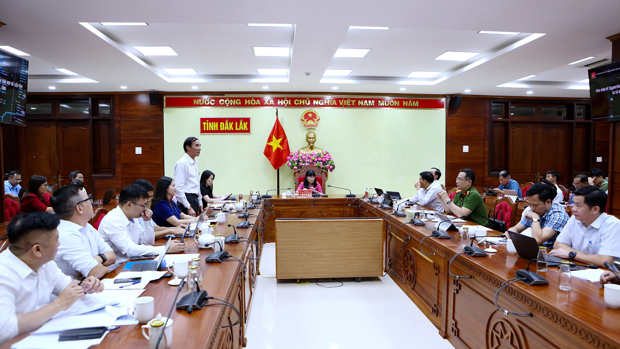 UBND tỉnh họp về xây dựng cơ sở dữ liệu, hạ tầng phục vụ dữ liệu và việc phủ sóng di động trên địa bàn tỉnh