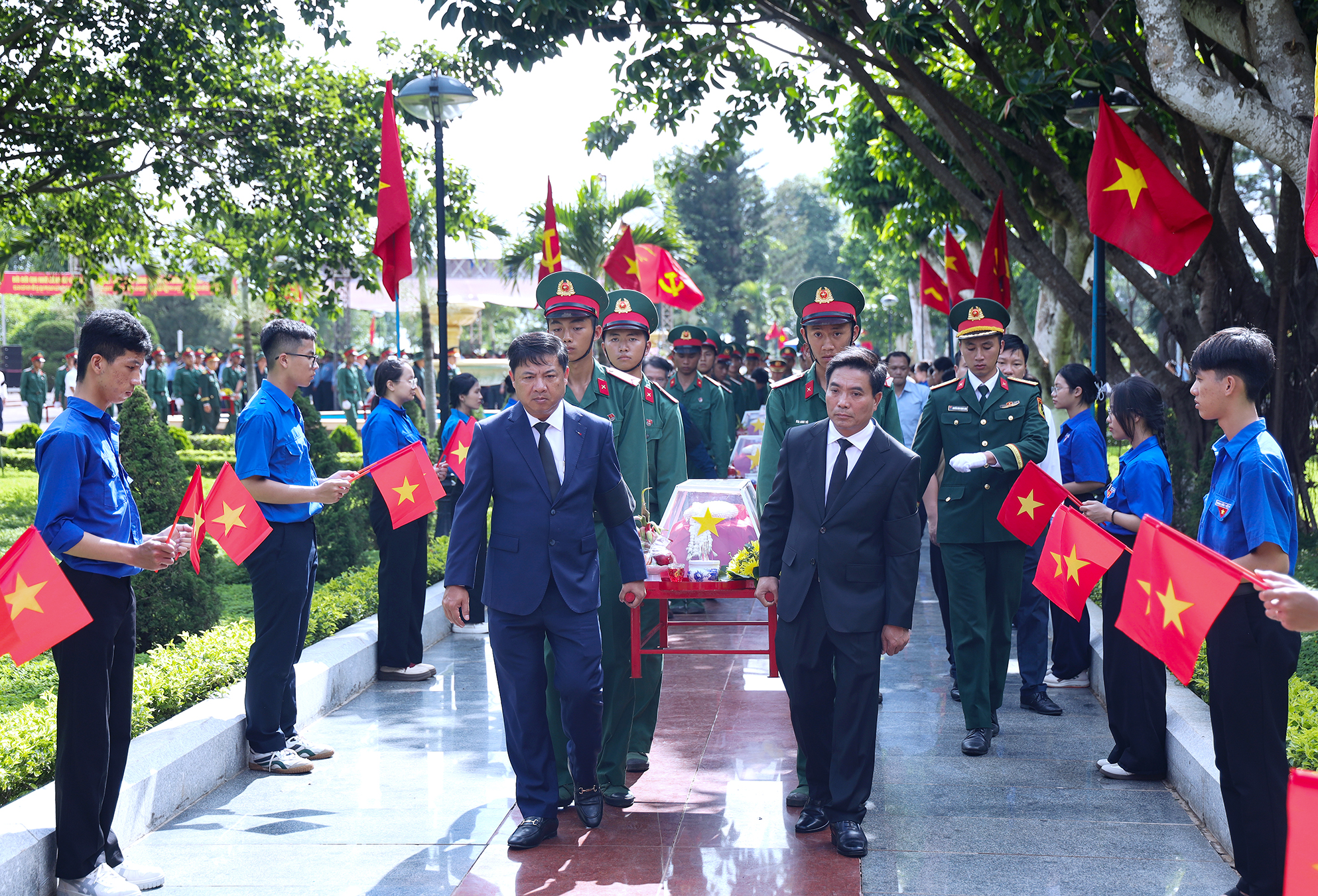 Đắk Lắk long trọng tổ chức Lễ viếng, truy điệu và an táng 27 hài cốt liệt sĩ quân tình nguyện và chuyên gia Việt Nam hy sinh tại Campuchia