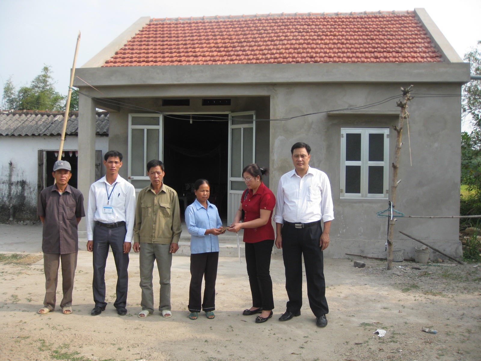 Đẩy nhanh tiến độ thực hiện Đề án hỗ trợ nhà ở theo Quyết định số 33/2015/QĐ-TTg ngày 10/8/2015 của Thủ tướng Chính phủ.