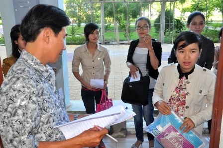 Báo cáo việc tuyển dụng, bố trí sử dụng viên chức ngành Giáo dục