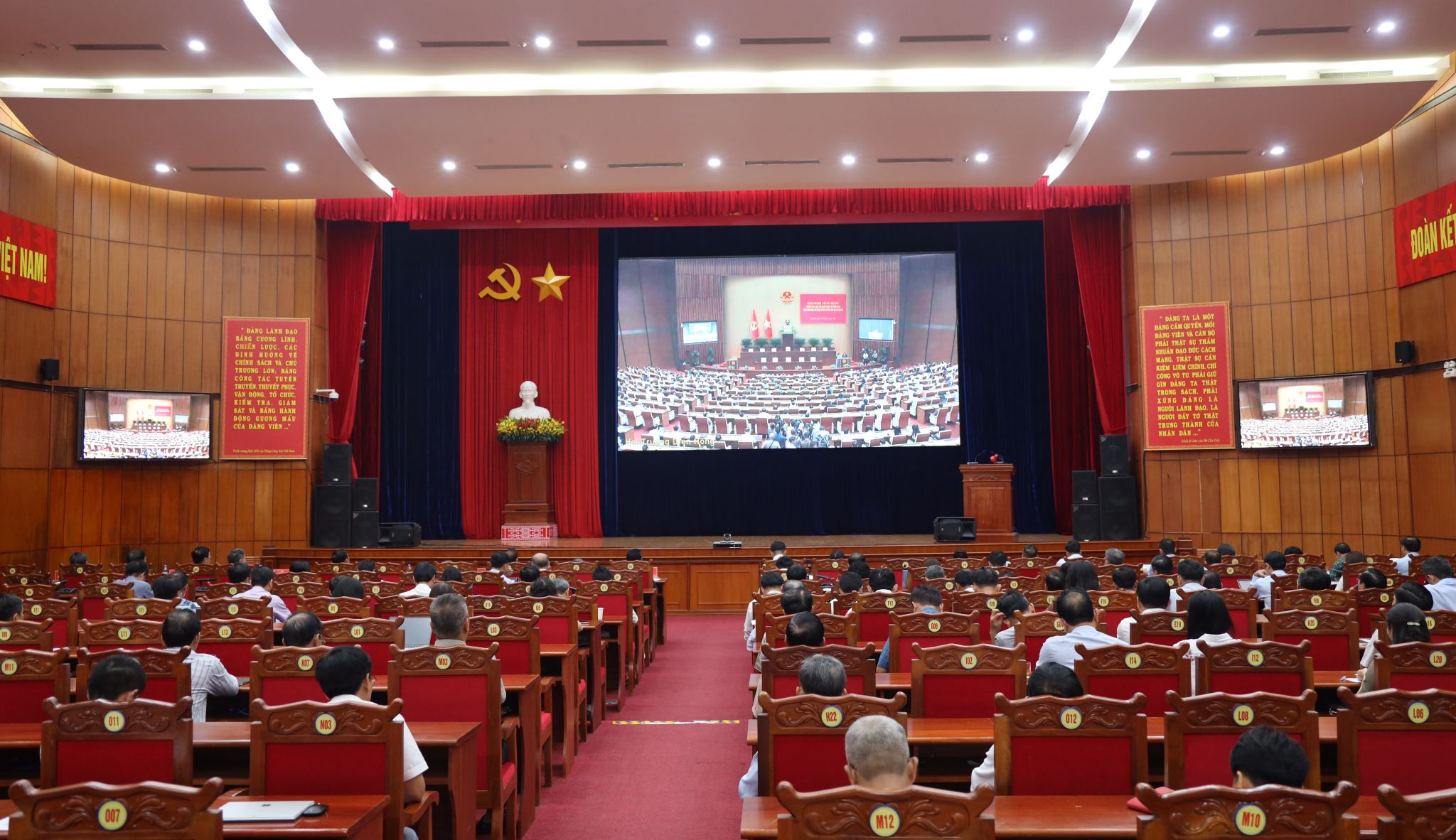 Hội nghị toàn quốc nghiên cứu, học tập, quán triệt và triển khai thực hiện một số nghị quyết, chỉ thị của Bộ Chính trị.