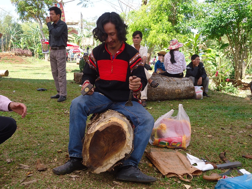 Hội thi tạc tượng gỗ dân gian các dân tộc Tây Nguyên