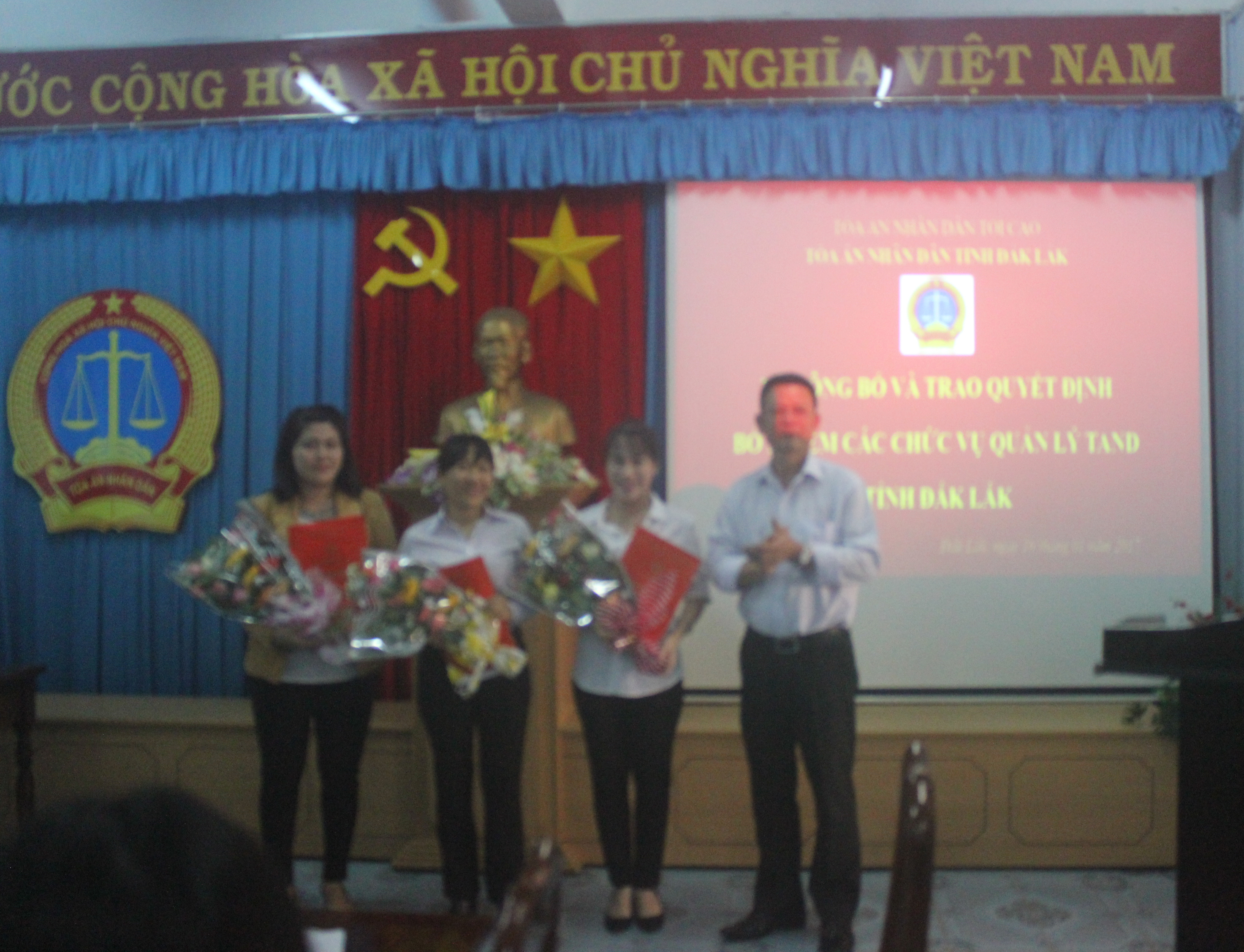 Tòa án nhân dân tỉnh Đắk Lắk tổ chức Lễ trao quyết định bổ nhiệm chức vụ quản lý