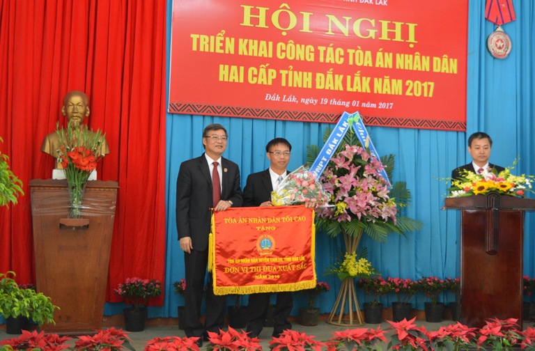 Triển khai công tác Tòa án nhân dân hai cấp tỉnh Đắk Lắk năm 2017.