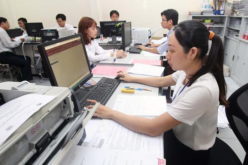 Báo cáo tổ chức bộ máy, biên chế công chức, hợp đồng lao động trong cơ quan hành chính nhà nước trên địa bàn tỉnh.