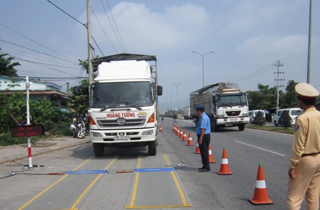 Tiếp tục thực hiện công tác kiểm soát tải trọng xe trên địa bàn tỉnh.