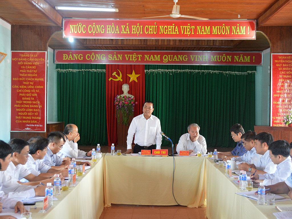Thường trực Tỉnh ủy làm việc với Đảng ủy xã Pơng Drang