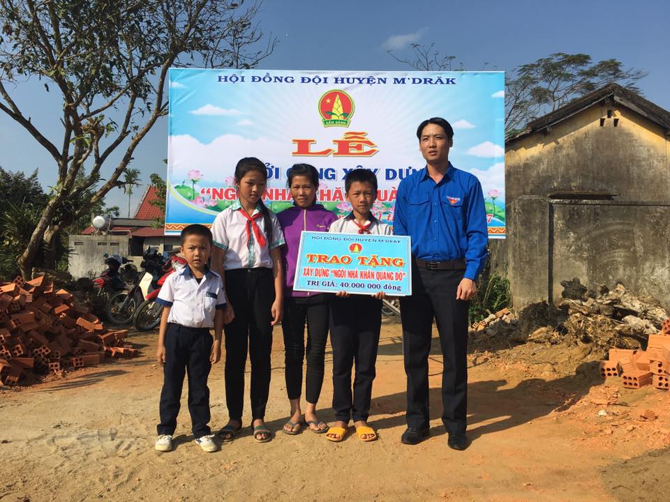 Hội đồng Đội huyện M’Đrắk khởi công xây dựng “Ngôi nhà khăn quàng đỏ” năm học 2016 - 2017