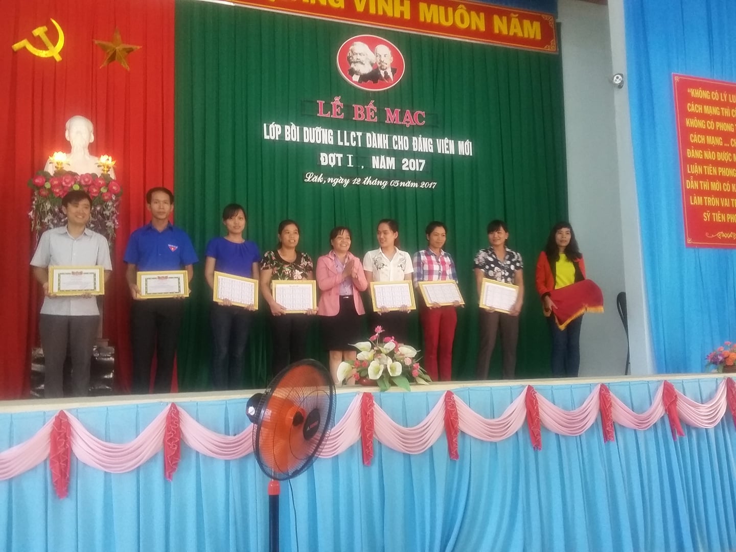 Huyện Lắk bế mạc Lớp bồi dưỡng Lý luận chính trị dành cho đảng viên mới đợt I – Năm 2017