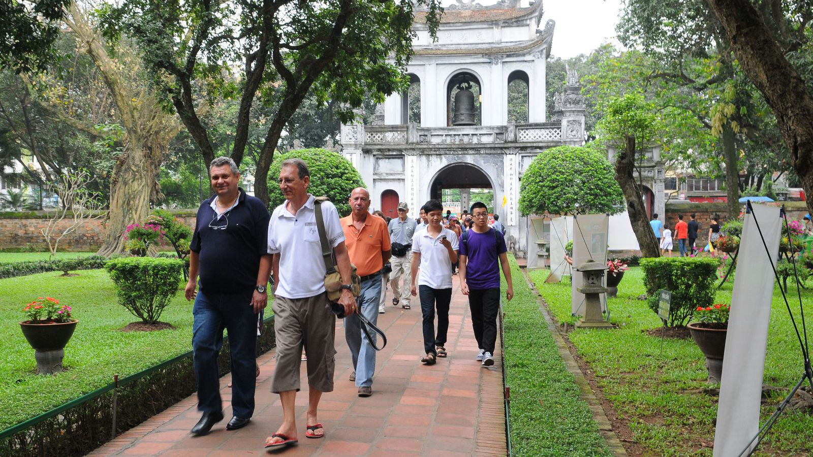 Triển khai thực hiện Bộ Quy tắc ứng xử văn minh du lịch