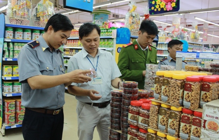 UBND tỉnh chỉ đạo xử lý vụ ngộ độc thực phẩm do ăn bánh kẹo người lạ phát tại xã Ea Uy, Krông Pắc.