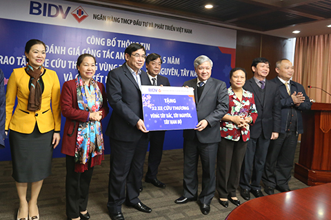 Tiếp nhận xe cứu thương