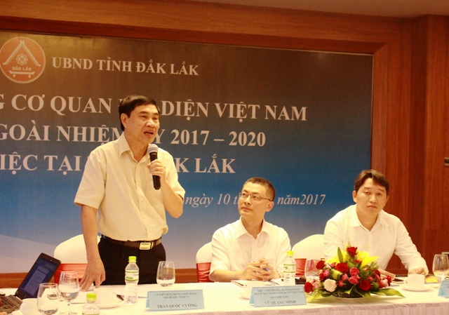 Delegation of the Heads of Vietnam’s overseas representative agencies in the term 2017-2020 works in Dak Lak