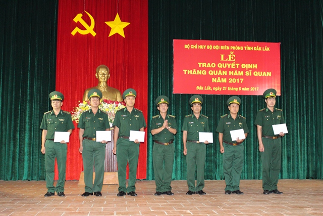 Bộ Chỉ huy BĐBP tỉnh Đắk Lắk tổ chức Lễ công bố, trao quyết định thăng quân hàm Sĩ quan năm 2017.