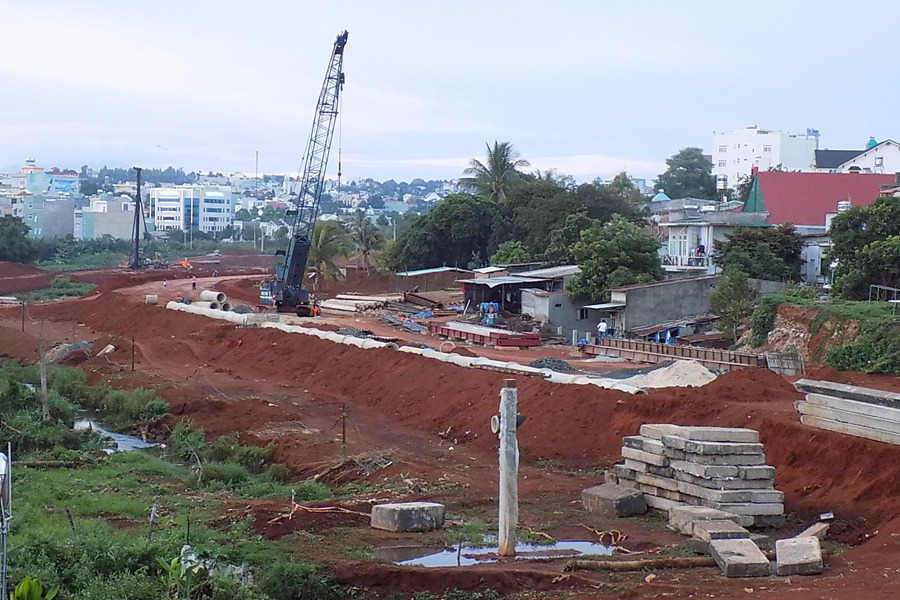 Hỗ trợ cho 95 hộ dân bị ảnh hưởng khi nâng cấp Đập Thắng Lợi, xã Ea Hu, huyện Cư Kuin.